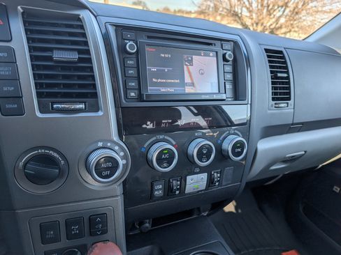 Used 2015 Toyota Sequoia Platinum image 24