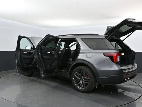 Used 2025 Ford Explorer ST-Line w/ ST-Line Street Pack AWD/4WD image 63