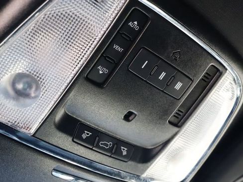 Used 2020 Jeep Grand Cherokee Limited AWD/4WD image 31