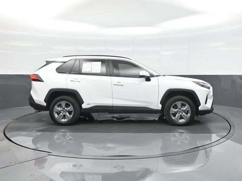 Used 2022 Toyota RAV4 XLE AWD/4WD image 8