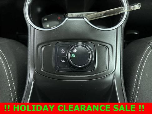 Used 2023 GMC Terrain SLE image 29