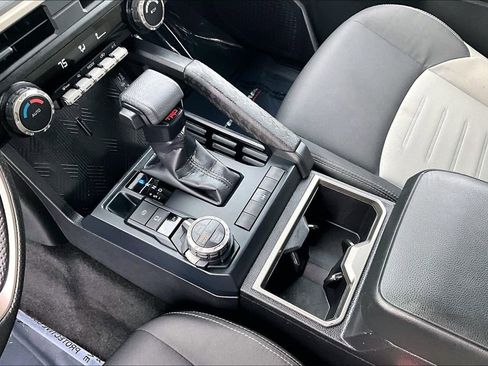 Used 2025 Toyota Tacoma TRD Off-Road image 15