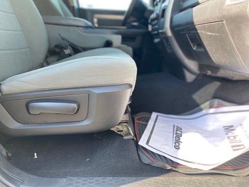 Used 2018 RAM 1500 Classic SLT AWD/4WD image 11