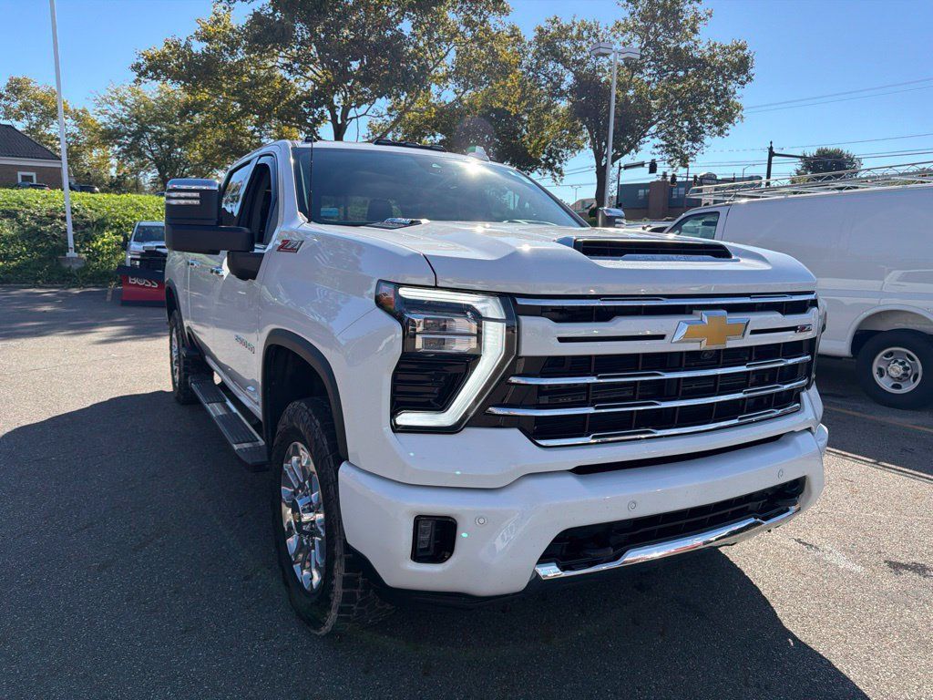 Used 2024 Chevrolet Silverado 2500 LTZ w/ LTZ Plus Package AWD/4WD image 2