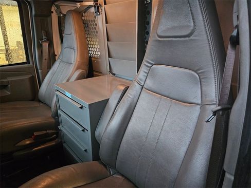 Used 2023 GMC Savana 3500 Work Van w/ Driver Convenience Package image 10