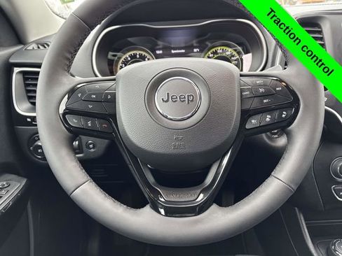 Used 2023 Jeep Cherokee Altitude Lux image 30