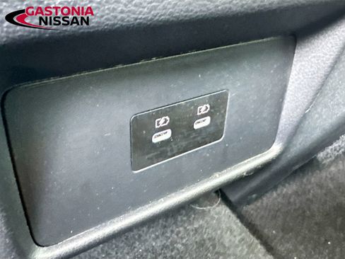 Used 2025 Nissan Rogue SV FWD image 32