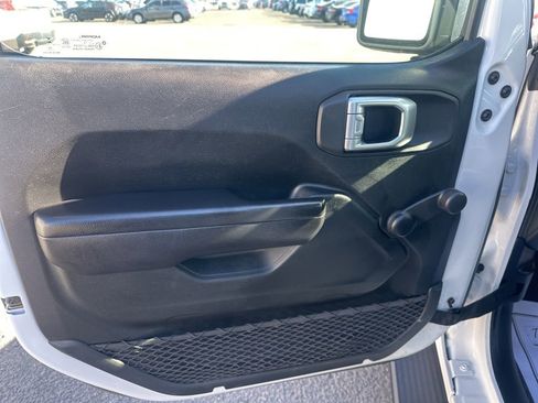 Used 2020 Jeep Gladiator Sport image 25