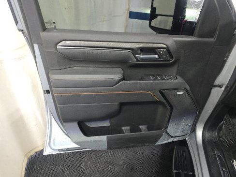 Used 2025 GMC Sierra 2500 AT4 w/ AT4 Premium Plus Package AWD/4WD image 13