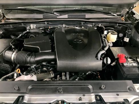 Used 2021 Toyota Tacoma SR5 AWD/4WD image 32