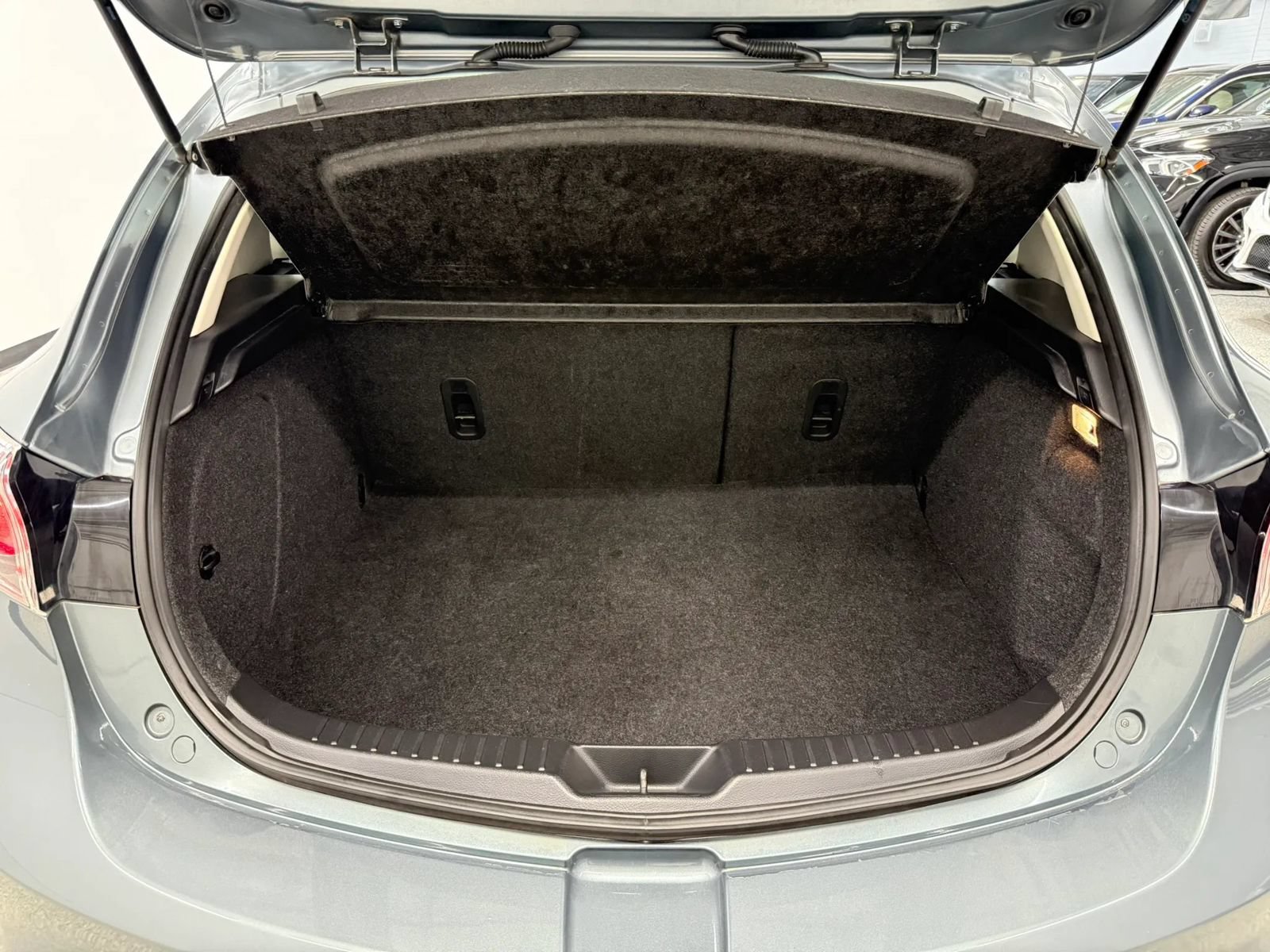 Used 2013 MAZDA MAZDA3 i Touring FWD image 40