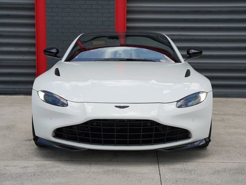 Used 2023 Aston Martin V8 Vantage Coupe RWD image 2
