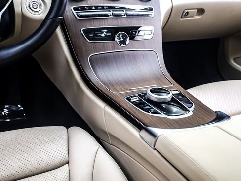 Used 2019 Mercedes-Benz C 300 4MATIC Sedan image 6