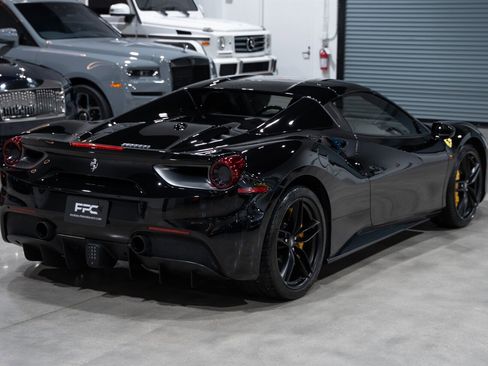 Used 2018 Ferrari 488 Spider image 13
