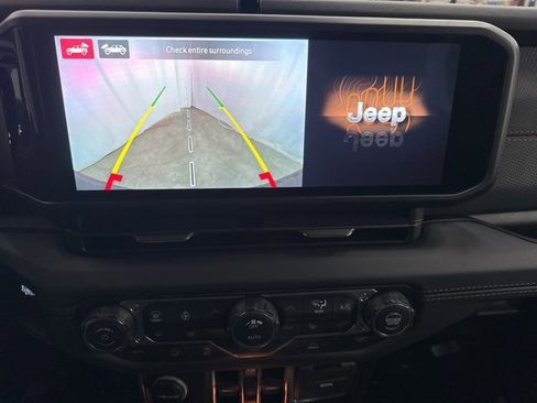 New 2026 Jeep Wrangler Unlimited Rubicon w/ Technology Group image 18