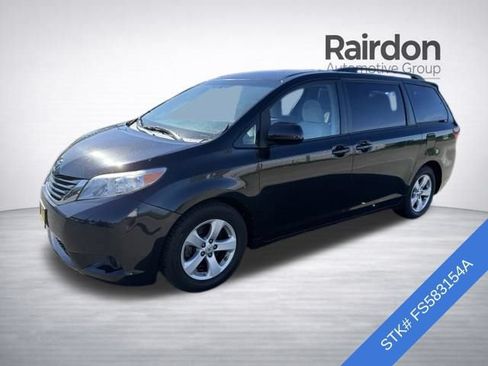 Used 2015 Toyota Sienna LE FWD image 3
