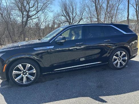 New 2025 Cadillac Escalade IQ Luxury 2 AWD/4WD image 2