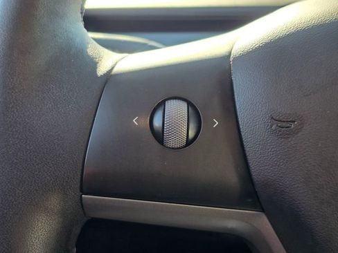 Used 2022 Tesla Model Y Performance image 33