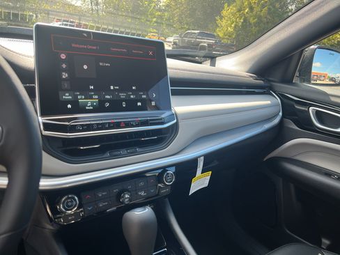 New 2026 Jeep Compass Limited image 11