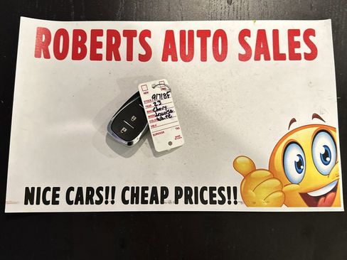 Used 2023 Chevrolet Traverse LS image 21