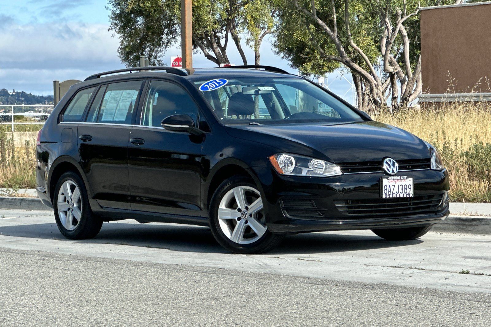 Used 2015 Volkswagen Golf TDI S FWD image 2