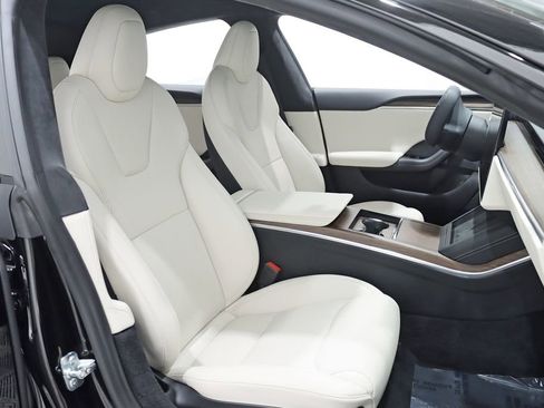Used 2022 Tesla Model S image 29