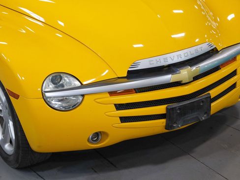 Used 2004 Chevrolet SSR w/ Preferred Equipment Group image 38