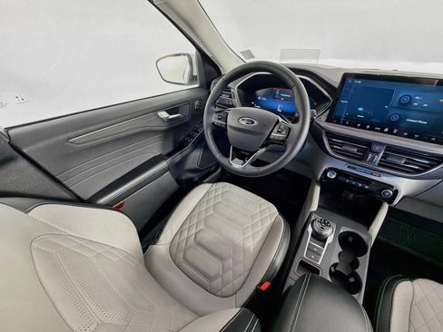 Used 2024 Ford Escape Platinum w/ Premium Technology Package AWD/4WD image 11