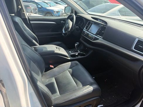 Used 2019 Toyota Highlander XLE AWD/4WD image 5