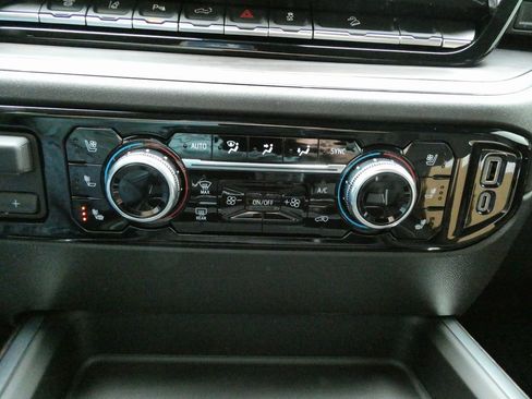 Certified 2025 GMC Sierra 2500 SLT w/ SLT Premium Package image 28