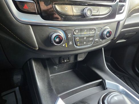 Used 2019 Chevrolet Traverse LT image 11