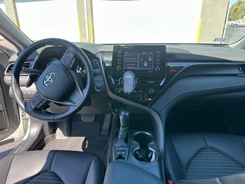 Used 2022 Toyota Camry SE FWD image 8