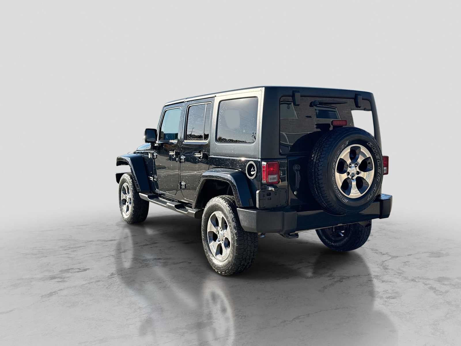 Used 2018 Jeep Wrangler Unlimited Sahara w/ Connectivity Group AWD/4WD image 4