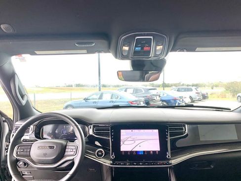 Used 2022 Jeep Wagoneer Series III w/ Convenience Group I image 16