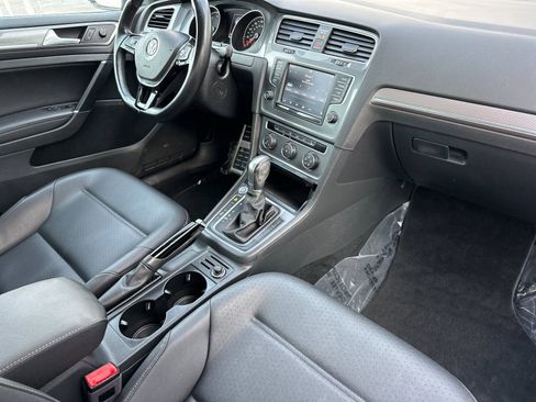 Used 2017 Volkswagen Golf Alltrack SE image 16