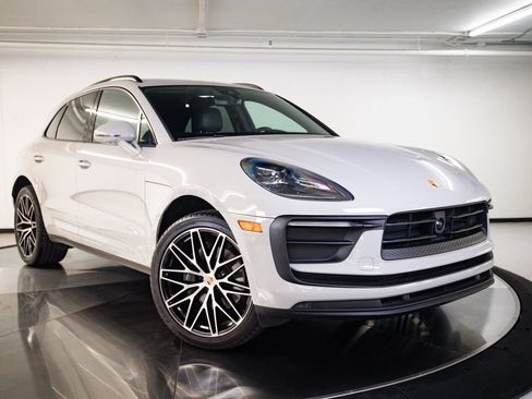 Certified 2023 Porsche Macan AWD/4WD image 9