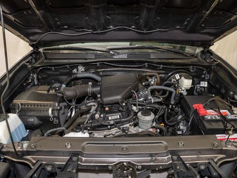 Certified 2022 Toyota Tacoma SR image 18