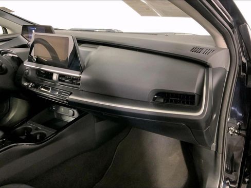 Used 2025 Toyota Prius LE AWD/4WD image 16