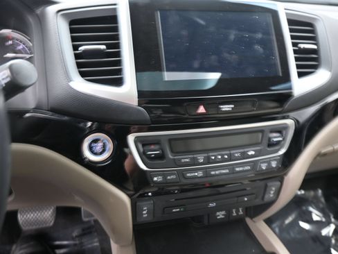 Used 2016 Honda Pilot Touring image 15