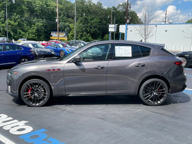 Used 2022 Maserati Levante Trofeo AWD/4WD image 14