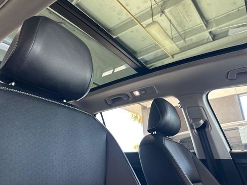 Used 2021 Volkswagen Tiguan SE w/ Panoramic Sunroof Package AWD/4WD image 17