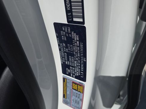 New 2026 Kia Carnival EX FWD image 34