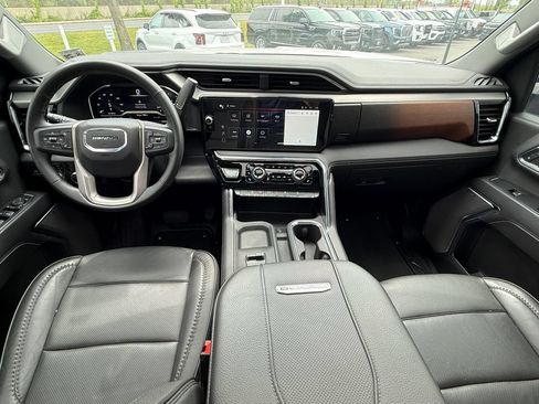 Used 2024 GMC Sierra 3500 Denali w/ Denali Reserve Package AWD/4WD image 13