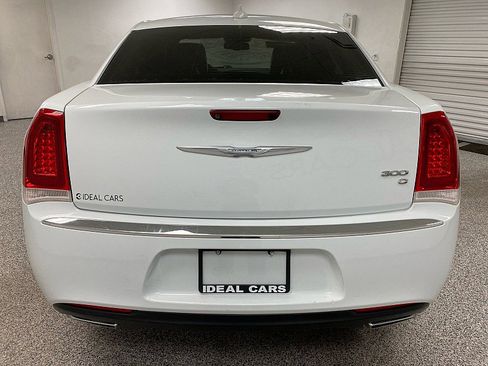 Used 2015 Chrysler 300 C image 6