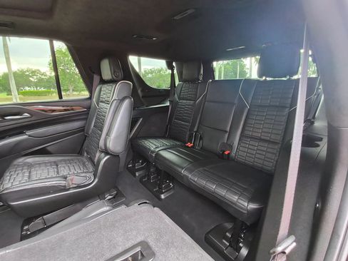 Used 2021 Cadillac Escalade Premium Luxury Platinum AWD/4WD image 36