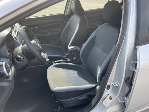 Used 2025 Nissan Versa SV FWD image 36