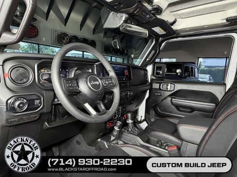 Used 2025 Jeep Wrangler Unlimited Rubicon AWD/4WD image 14