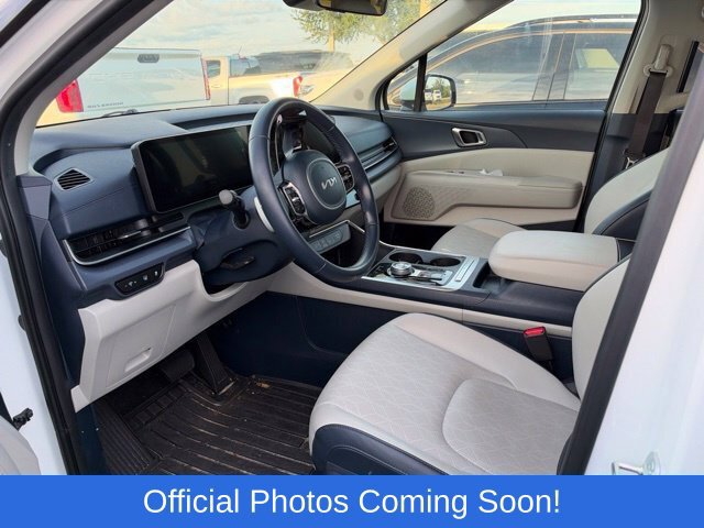 Used 2025 Kia Carnival EX FWD image 3
