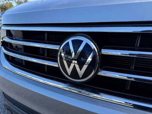 Used 2023 Volkswagen Tiguan SE image 7