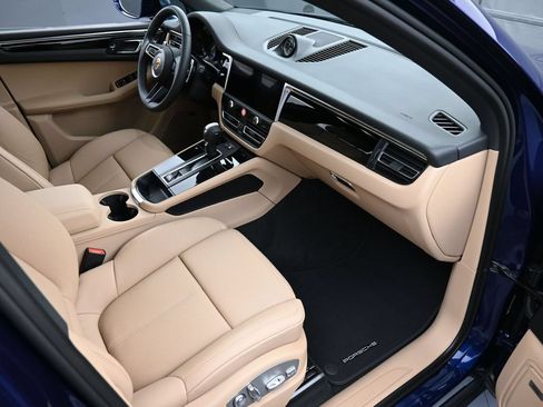 Certified 2026 Porsche Macan AWD/4WD image 32